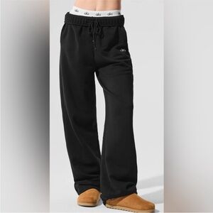 ALO | Accolade Straight Leg Sweatpant | Black